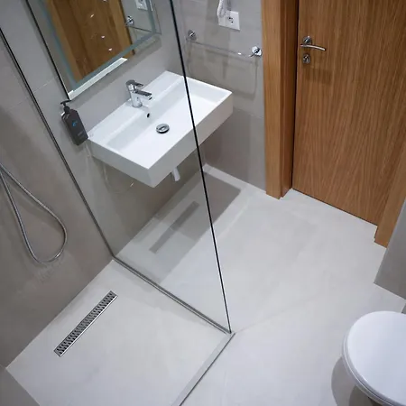 Boutique Jera * Τίρανα